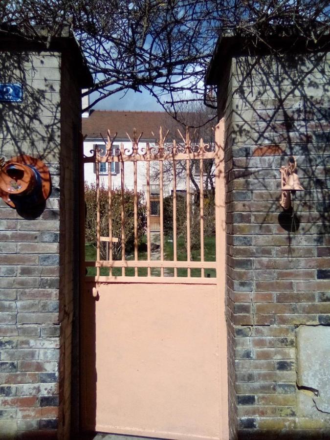La Grille Fleurie, chambre d'hôte chez l'habitant Arthonnay Exterior foto