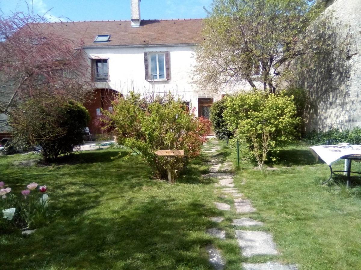 La Grille Fleurie, chambre d'hôte chez l'habitant Arthonnay Exterior foto
