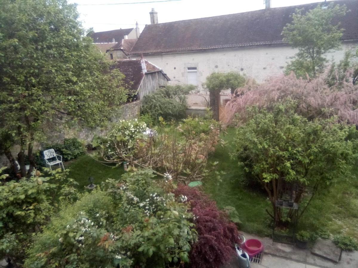 La Grille Fleurie, chambre d'hôte chez l'habitant Arthonnay Exterior foto
