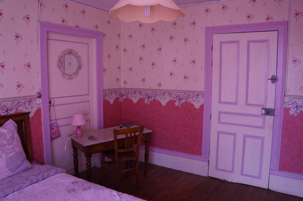 La Grille Fleurie, chambre d'hôte chez l'habitant Arthonnay Exterior foto