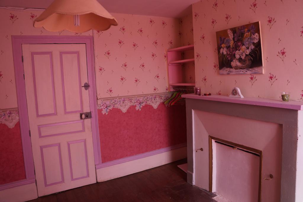 La Grille Fleurie, chambre d'hôte chez l'habitant Arthonnay Exterior foto